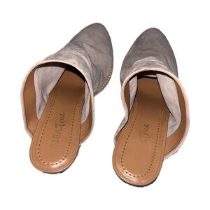 Diba.True heel slides